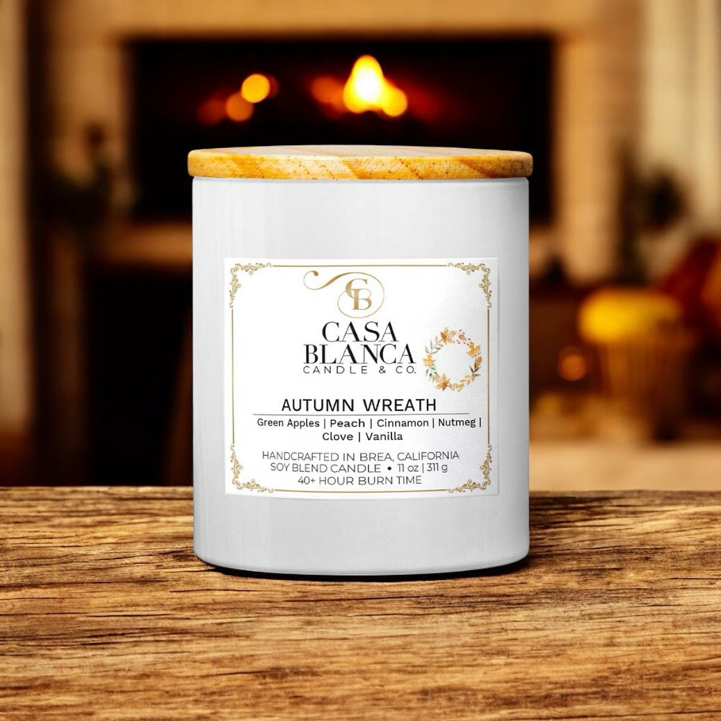 AUTUMN WREATH 11 0Z CANDLE (Green Apple + Peach + Clove)